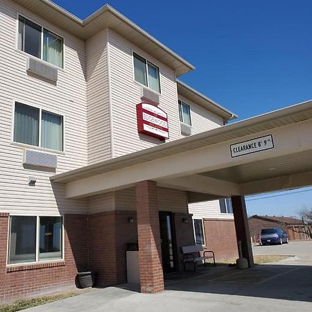 The Edgewood Hotel And Suites Fairbury Exterior foto