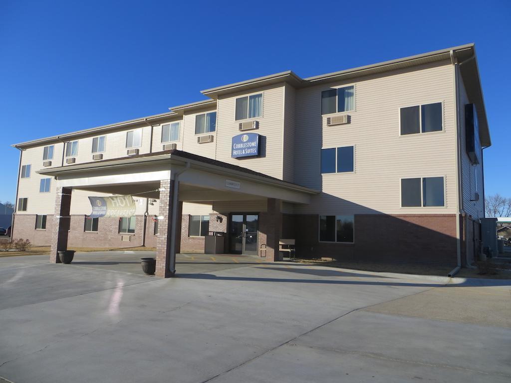 The Edgewood Hotel And Suites Fairbury Exterior foto