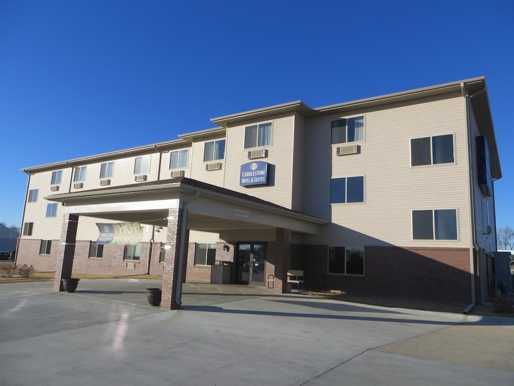 The Edgewood Hotel And Suites Fairbury Exterior foto