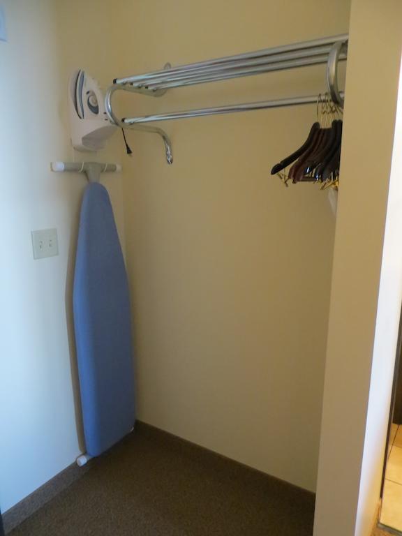 The Edgewood Hotel And Suites Fairbury Habitación foto