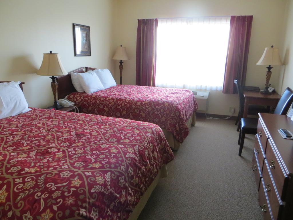 The Edgewood Hotel And Suites Fairbury Habitación foto