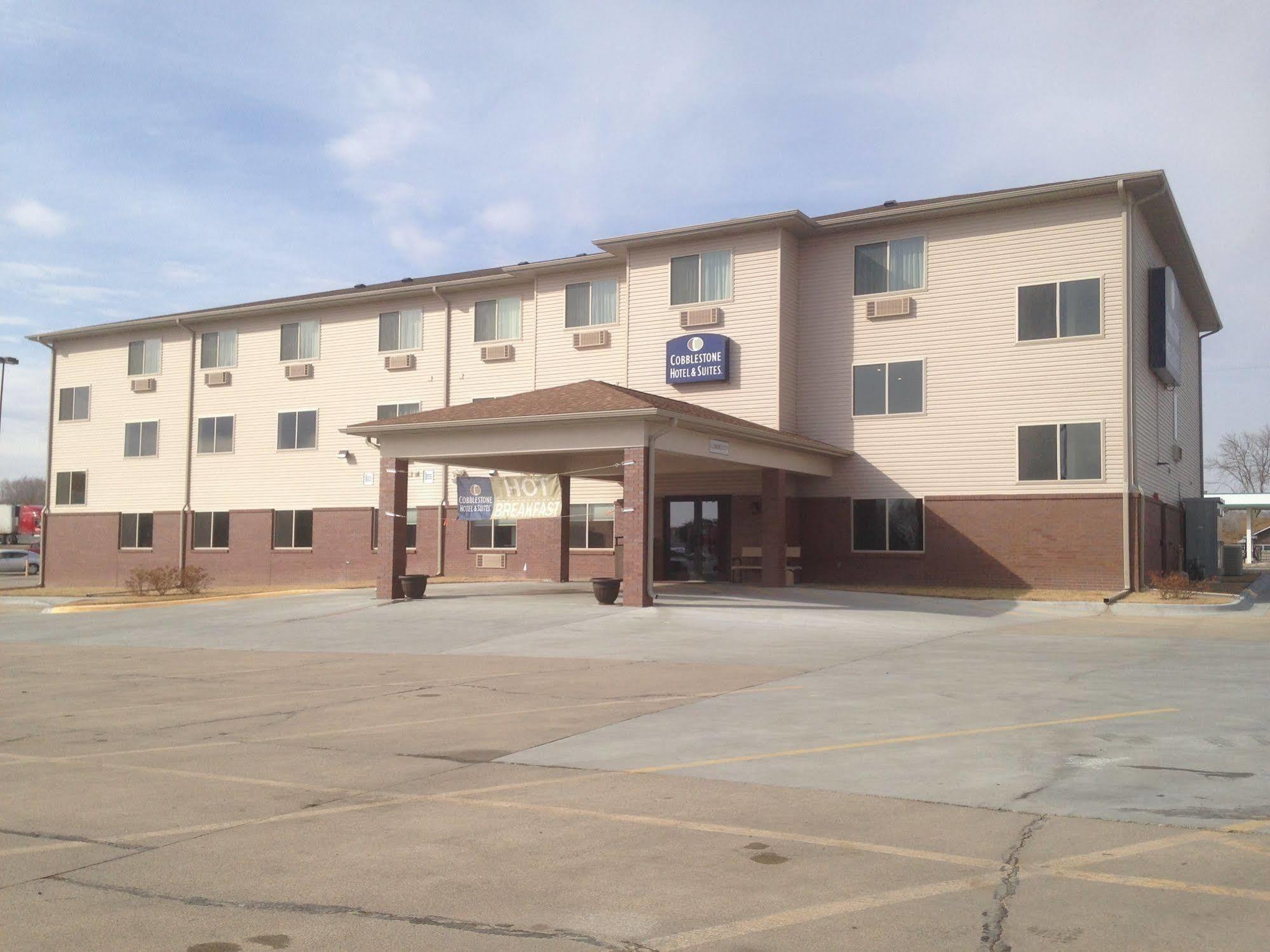 The Edgewood Hotel And Suites Fairbury Exterior foto