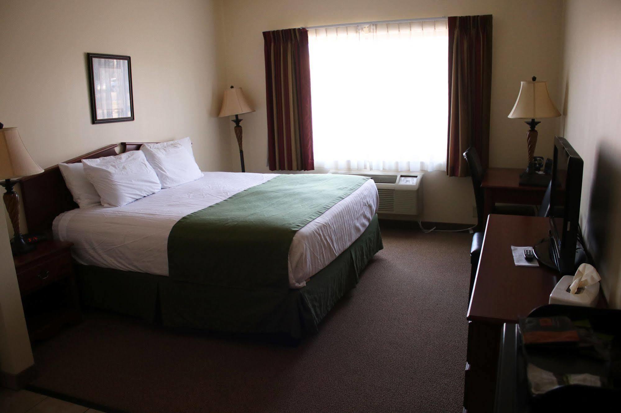 The Edgewood Hotel And Suites Fairbury Exterior foto