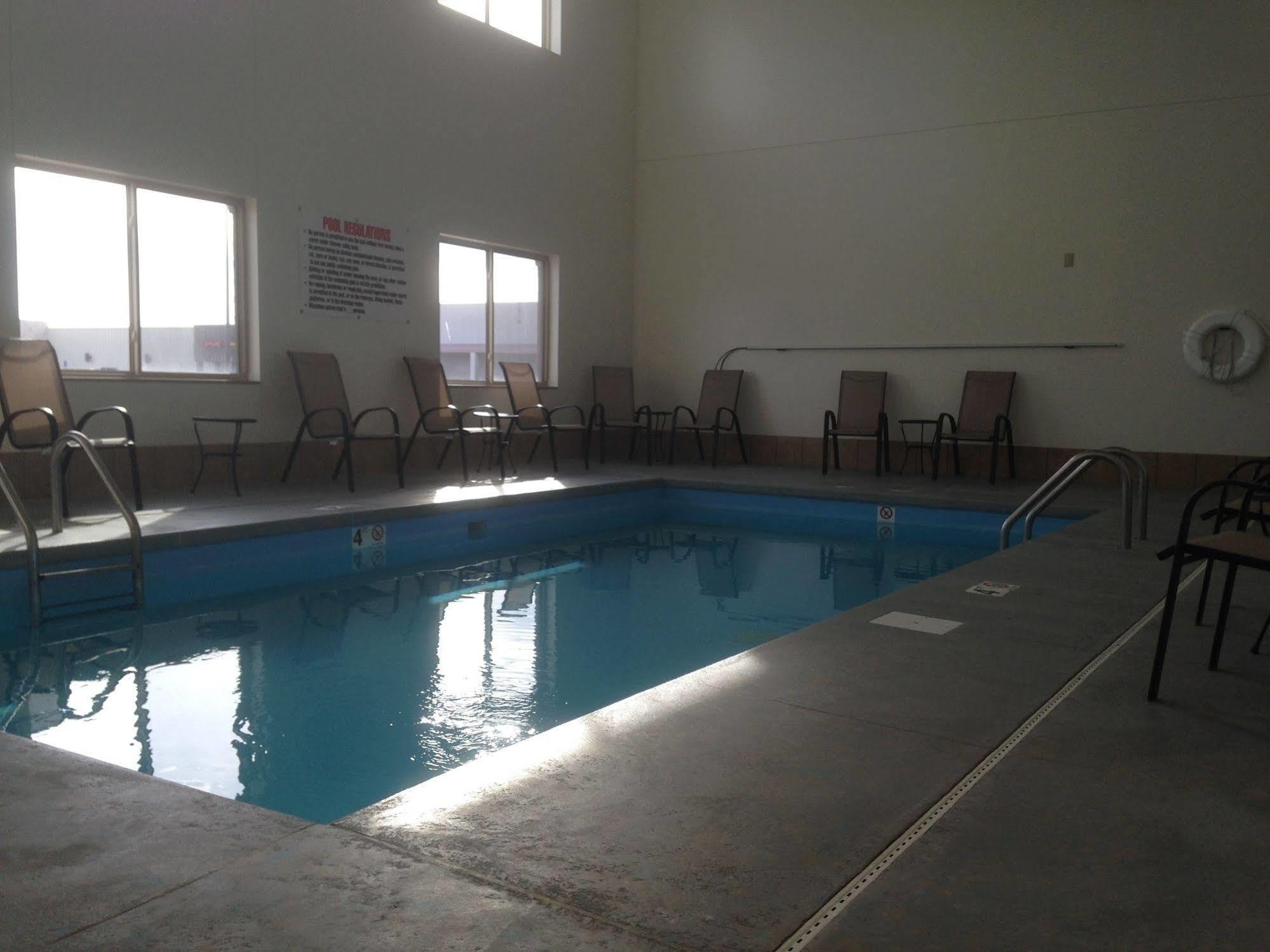 The Edgewood Hotel And Suites Fairbury Exterior foto