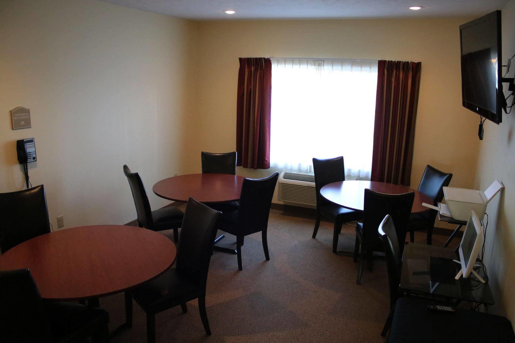 The Edgewood Hotel And Suites Fairbury Exterior foto